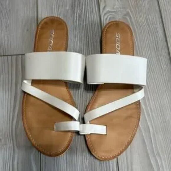 Soda white size 8 up on sandals very small stain to right shoe as pictured - Picture 4 of 4